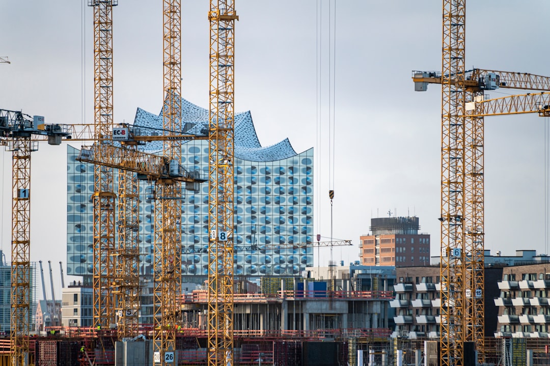 Ondernemingen en bedrijven van Chahid Charrak in drie sectoren