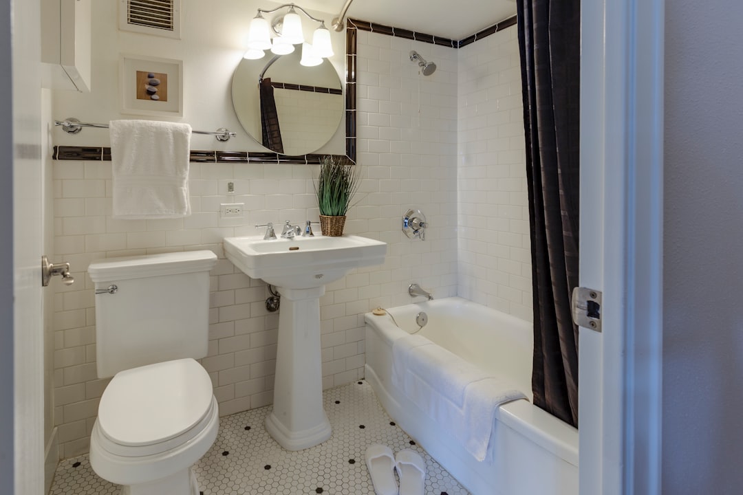 Tips om een kleine badkamer groter te laten lijken